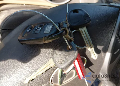 2013 Hyundai Elantra Limited z USA, uszkodzony, nr VIN KMHDH4AE9DU969110